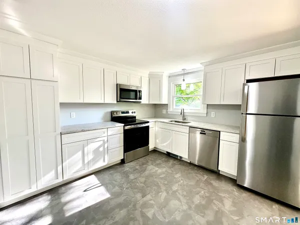$479,900 | 25 Pleasant View Drive, Middletown, CT 06457