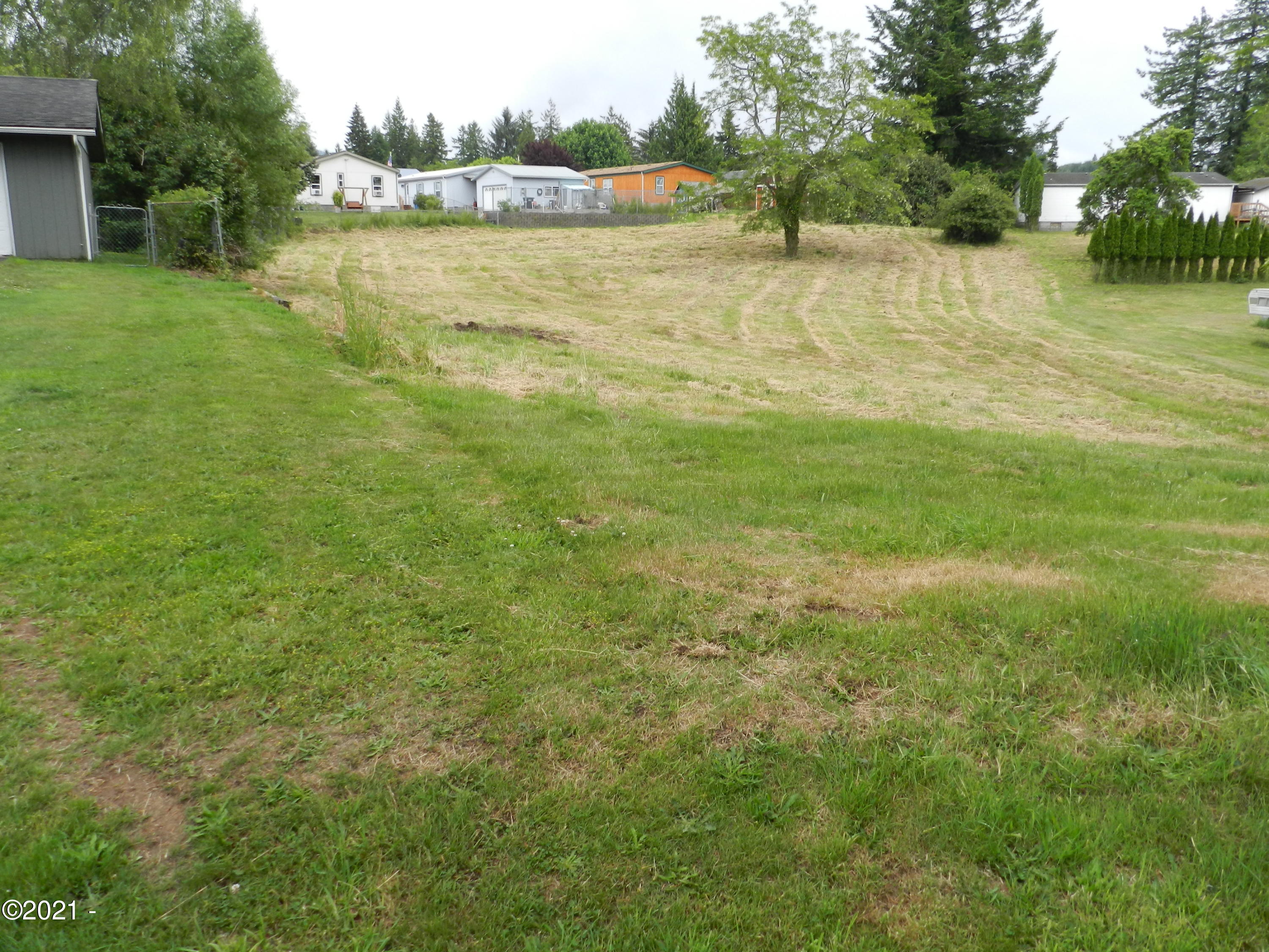 1211 Southeast River Road Toledo, OR 97391 - Photo 48 of 48 Room to spread out.