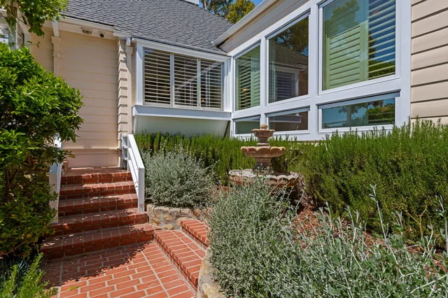 a view of a house with plants and trees