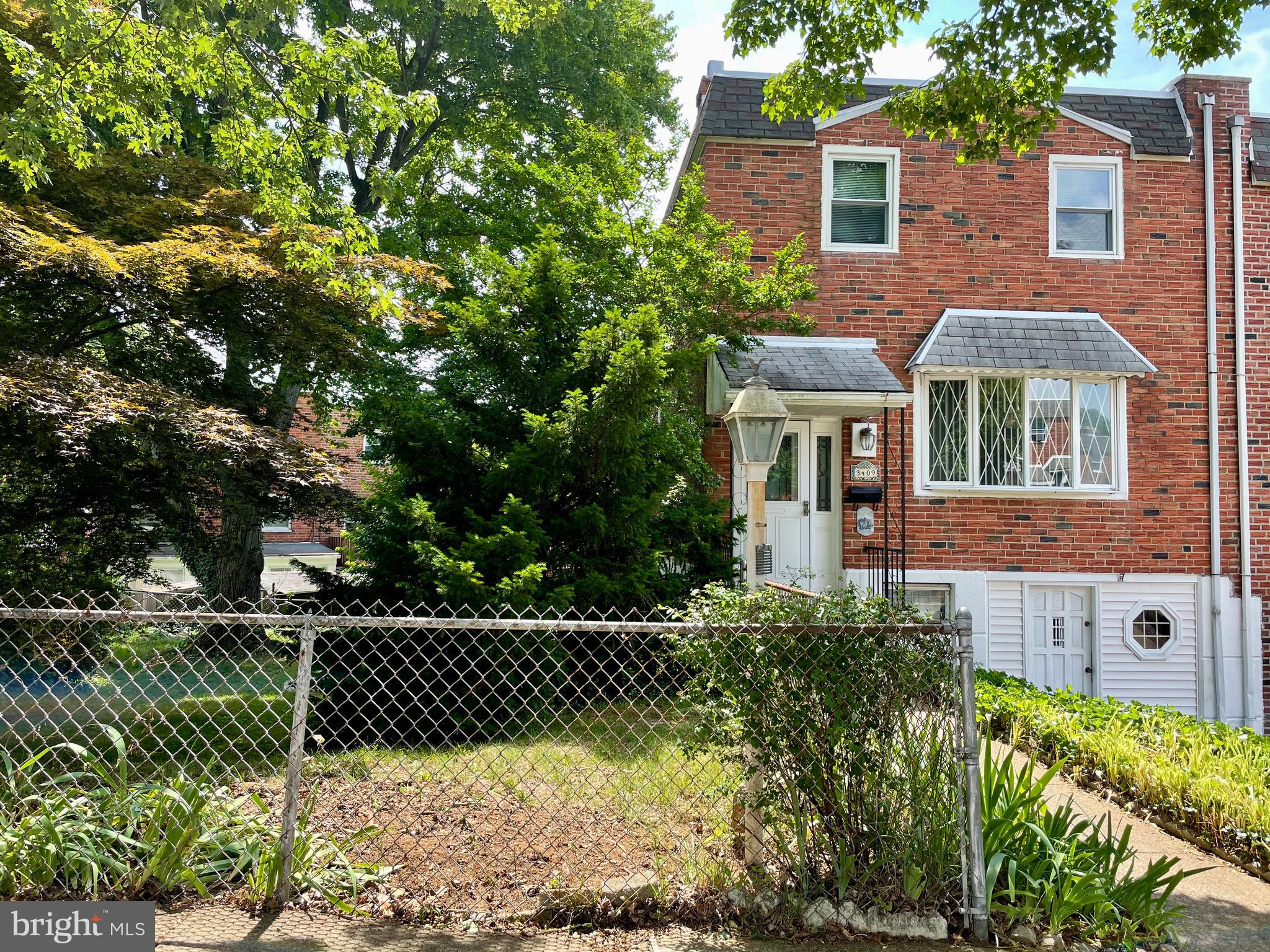 3409 Orion Road Philadelphia, PA 19154 - Photo 2 of 30 End unit with HUGE YARD!