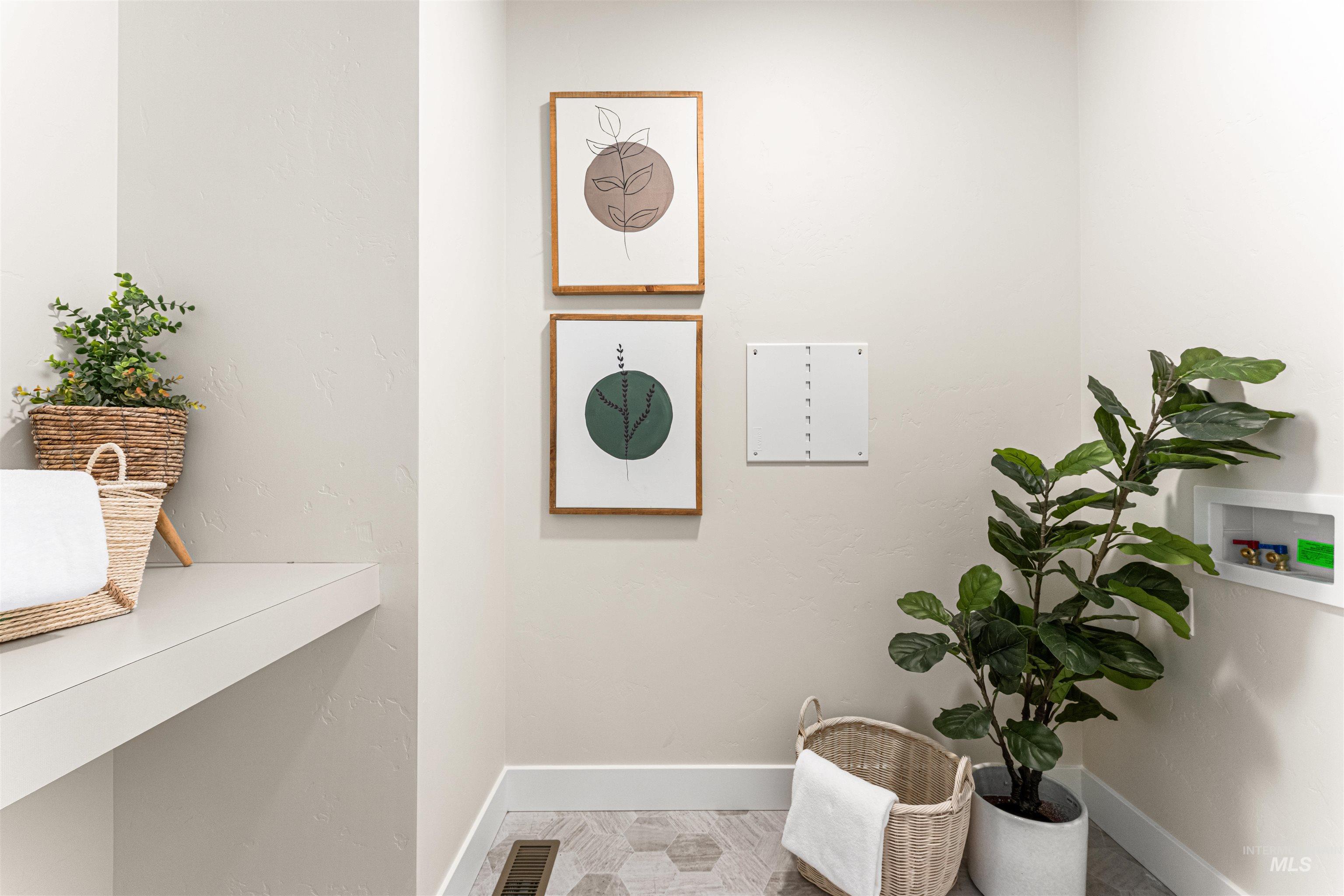 2787 West Warlander Street Meridian, ID 83642 - Photo 28 of 34 Detailed view of baseboards