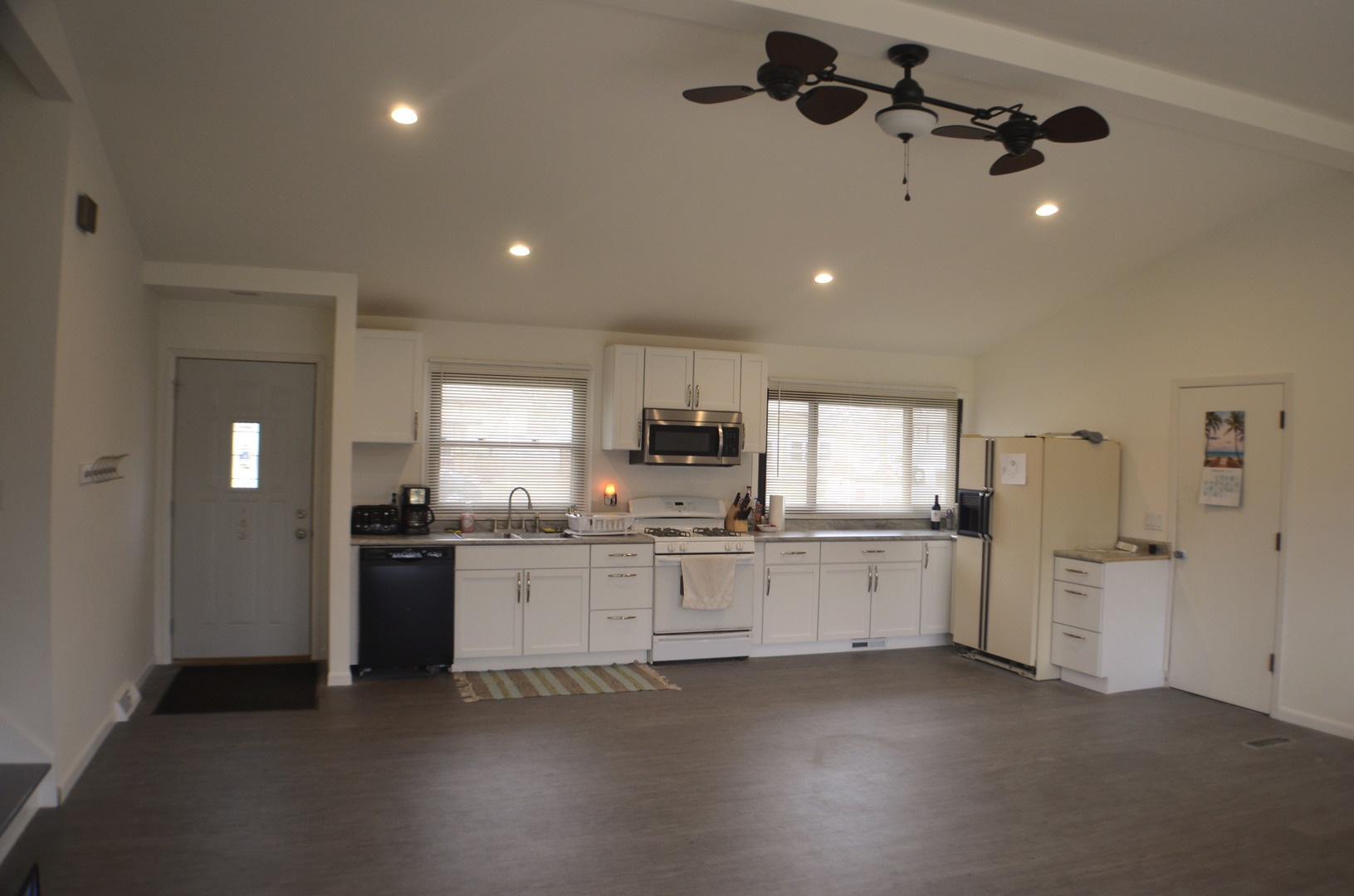 609 Lisa Road West Dundee, IL 60118 - Photo 3 of 17 a kitchen with refrigerator and stove