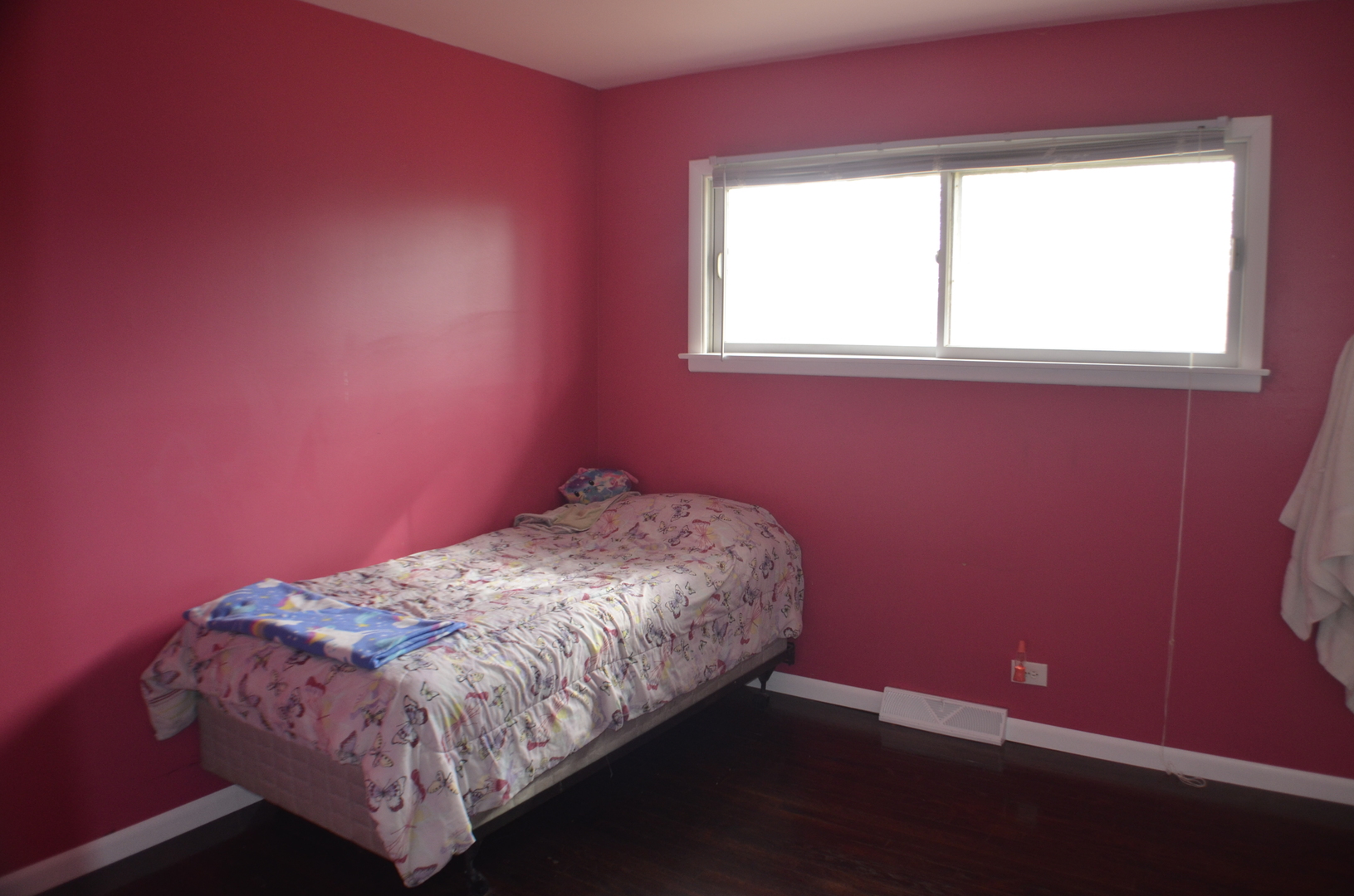 609 Lisa Road West Dundee, IL 60118 - Photo 7 of 17 a bedroom with a bed and a window