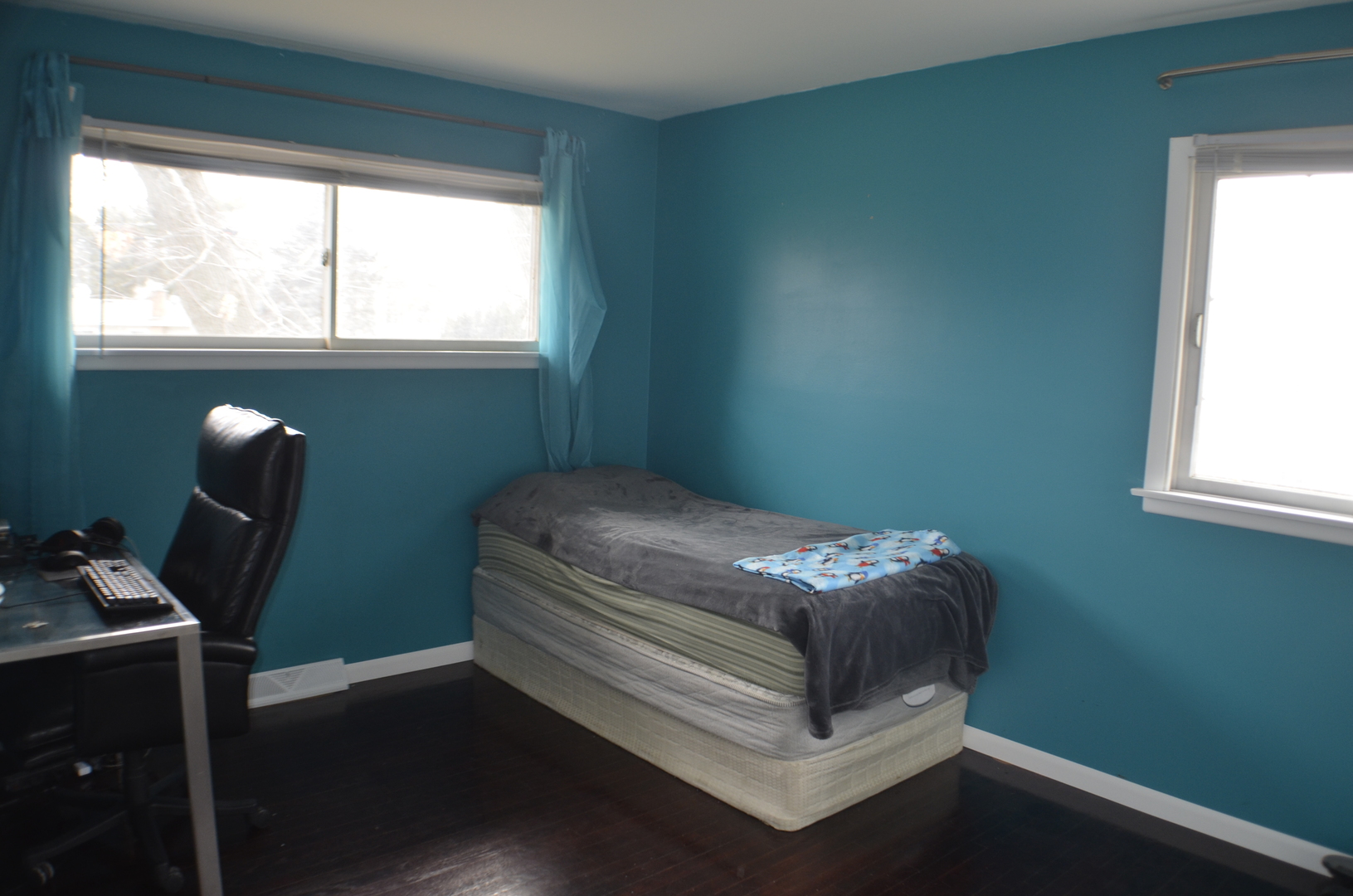 609 Lisa Road West Dundee, IL 60118 - Photo 8 of 17 a bedroom with a bed and windows