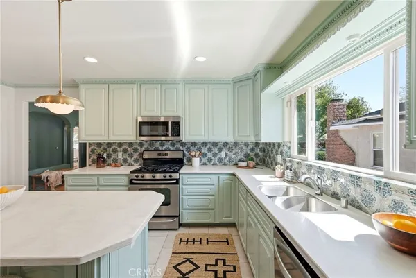 $1,749,000 | 435 Eton Drive, Burbank, CA 91504