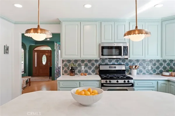 $1,749,000 | 435 Eton Drive, Burbank, CA 91504