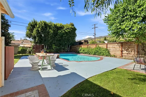 $1,749,000 | 435 Eton Drive, Burbank, CA 91504