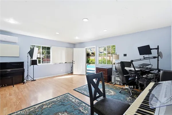 $1,749,000 | 435 Eton Drive, Burbank, CA 91504