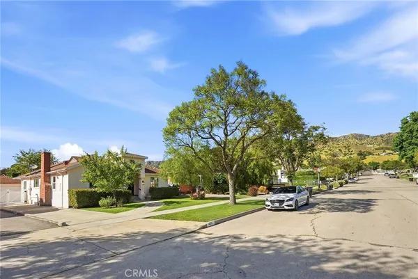 $1,749,000 | 435 Eton Drive, Burbank, CA 91504