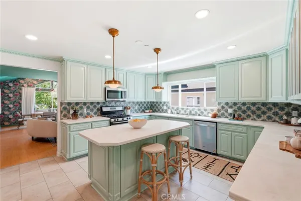 $1,749,000 | 435 Eton Drive, Burbank, CA 91504