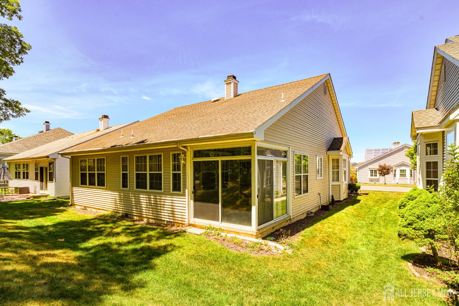 20 Valley Stream Place Barnegat, NJ 08005 - Photo 2 of 37