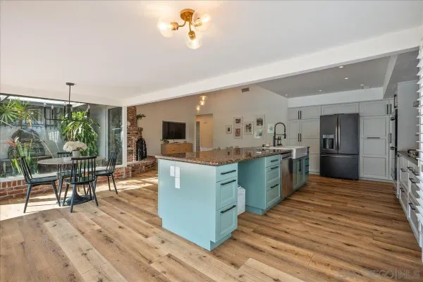 $2,100,000 | 6641 Murray Park Drive, San Diego, CA 92120