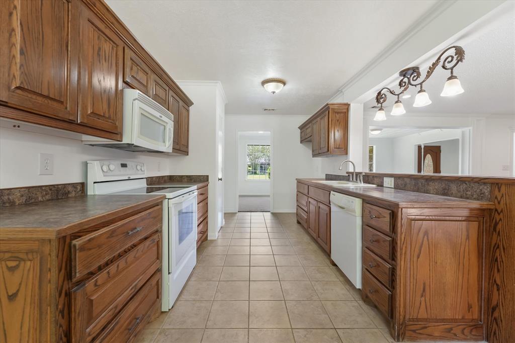 718 Ridgecrest Circle Denton, TX 76205 - Photo 7 of 30