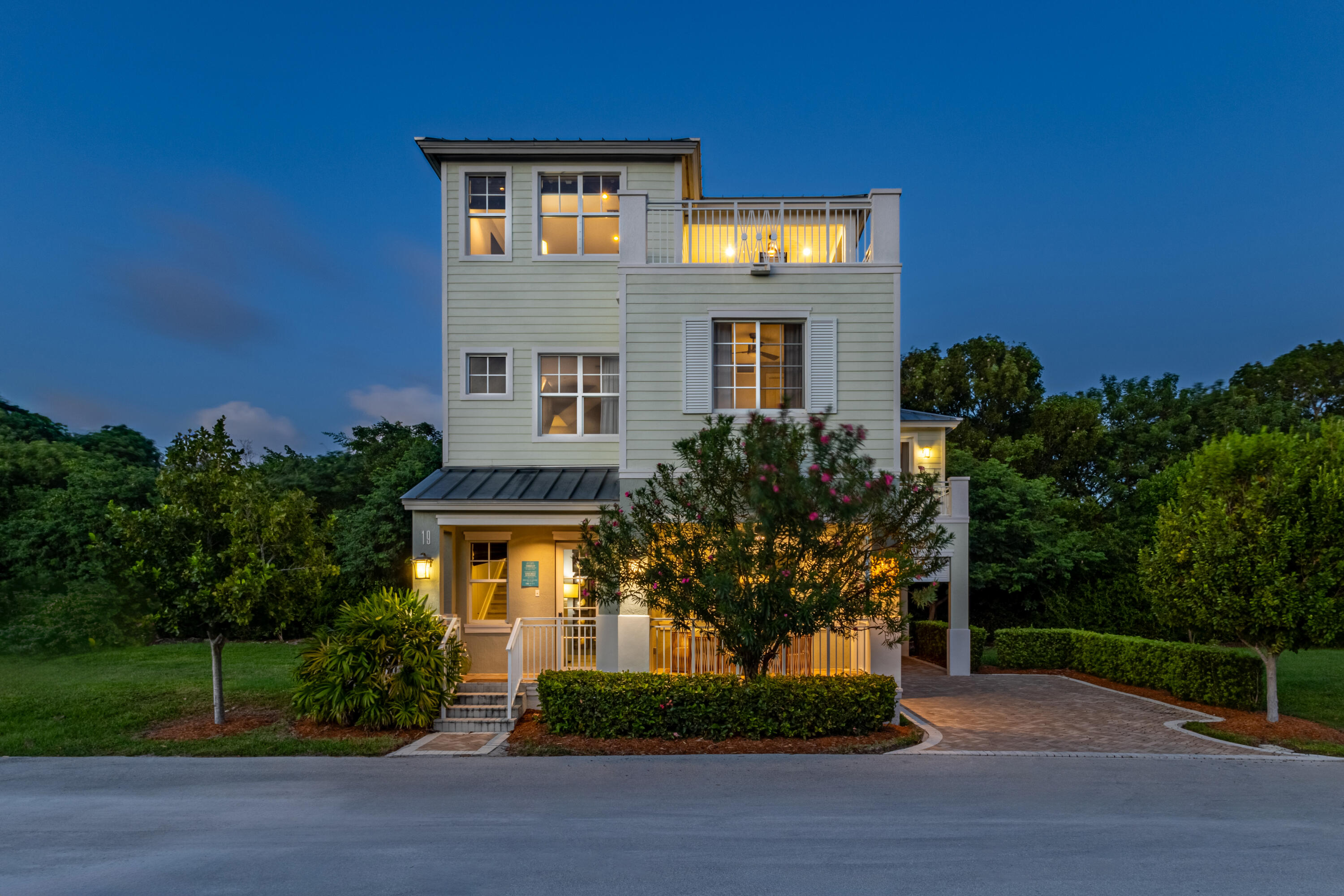 25 East Playa Largo Blvd Key Key Largo, FL 33037 - Photo 12 of 55 a front view of a house with garden