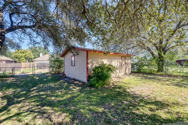 $285,000 | 622 Dorothy Jo Circle, Uvalde, TX 78801