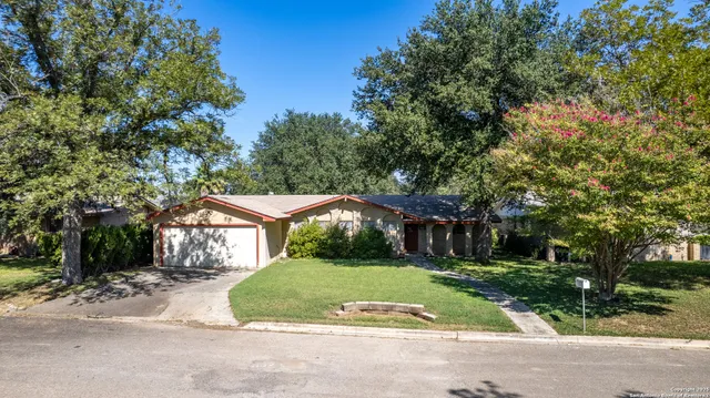 $285,000 | 622 Dorothy Jo Circle, Uvalde, TX 78801