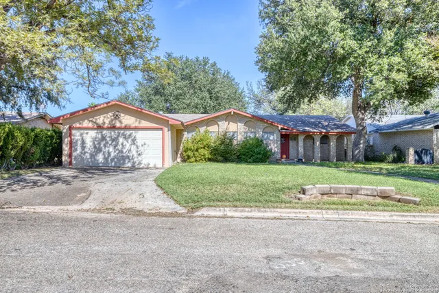 $285,000 | 622 Dorothy Jo Circle, Uvalde, TX 78801