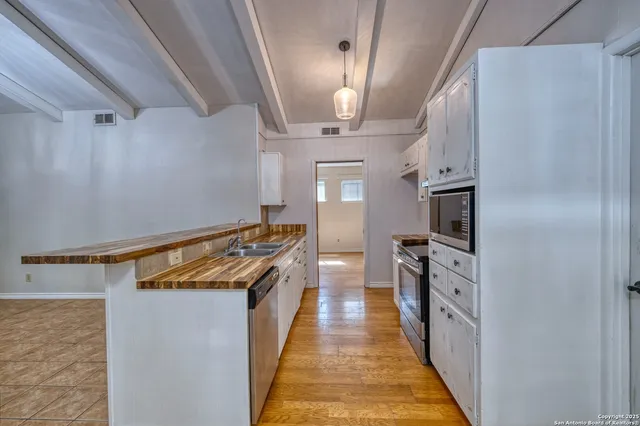 $285,000 | 622 Dorothy Jo Circle, Uvalde, TX 78801