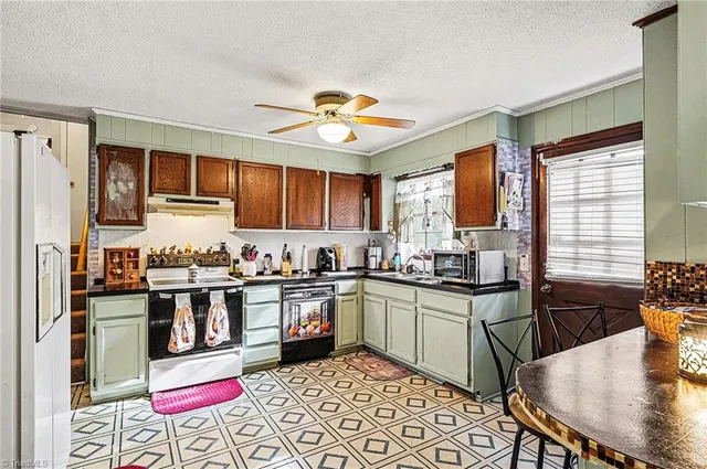 $260,000 | 406 East Wellington Lane, Walnut Cove, NC 27052