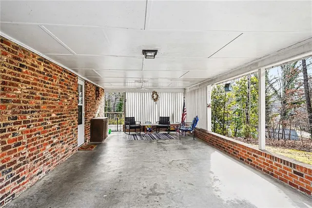 $260,000 | 406 East Wellington Lane, Walnut Cove, NC 27052