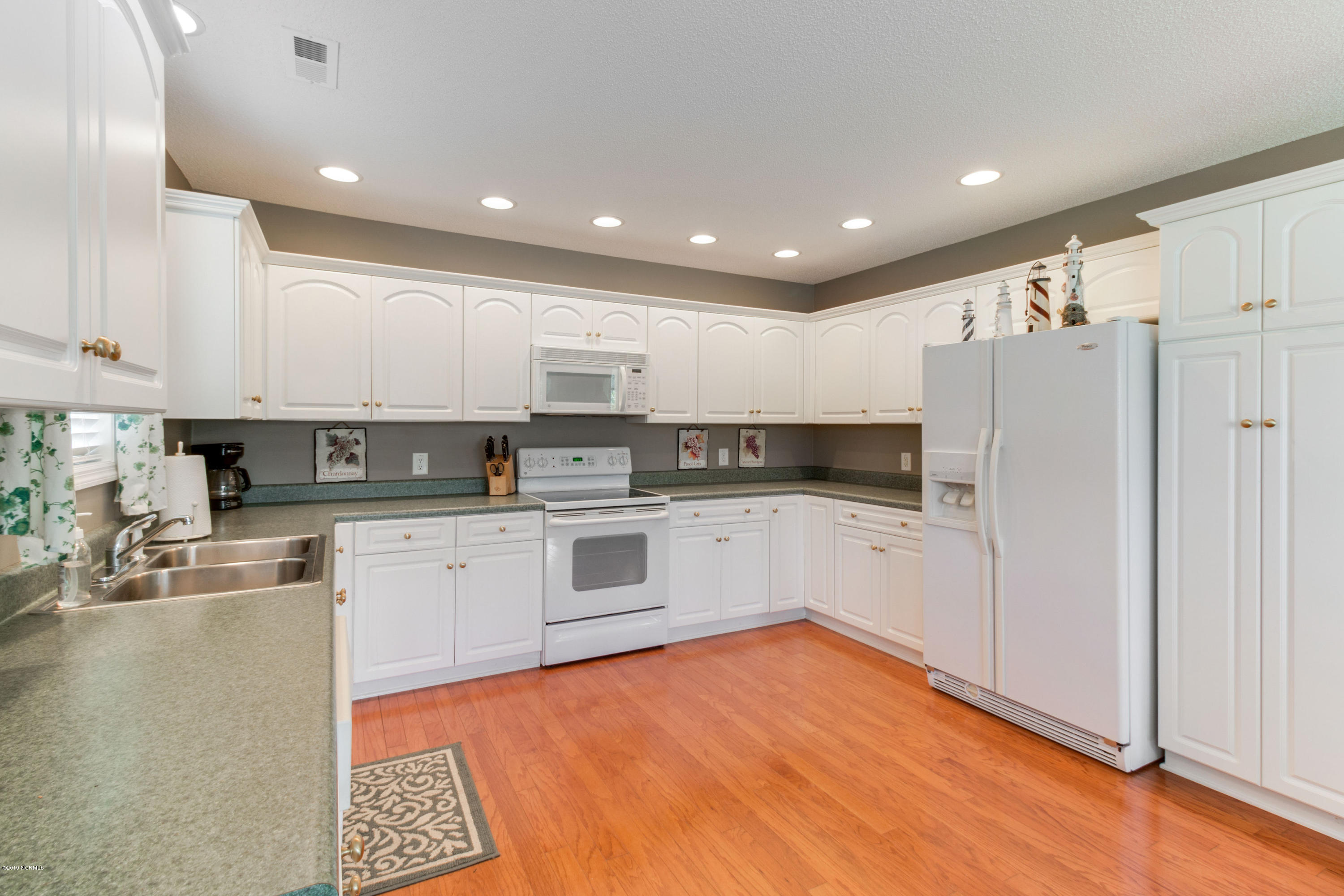 994 Mill Run Road Sneads Ferry, NC 28460 - Photo 17 of 38 Kitchen