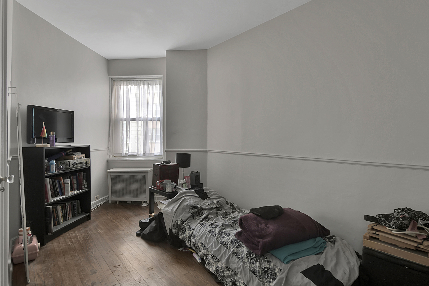 5555 North Sheridan Road, Unit 507 Chicago, IL 60640 - Photo 14 of 15 a bedroom with a bed and a window