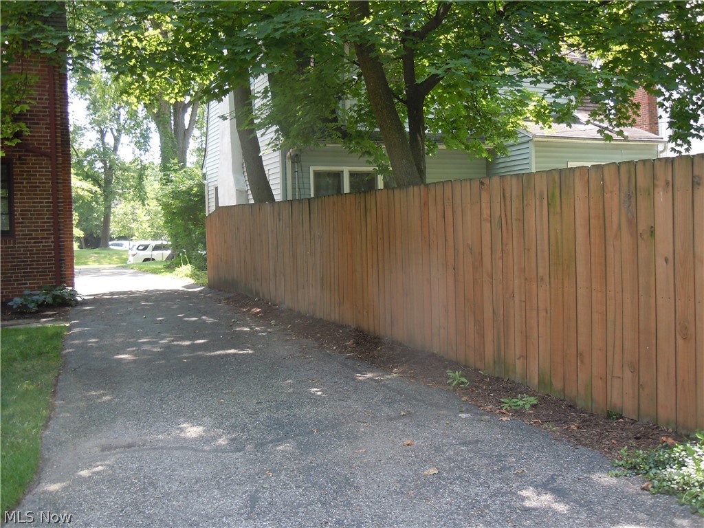 15905 Fernway Road Cleveland, OH 44120 - Photo 34 of 35