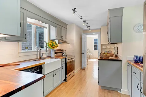 $2,150,000 | 17 Oakdale Drive, Edgartown, MA 02539