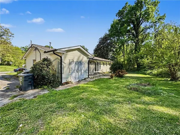 $1,950 | 3419 Wilshire Drive, Greensboro, NC 27408