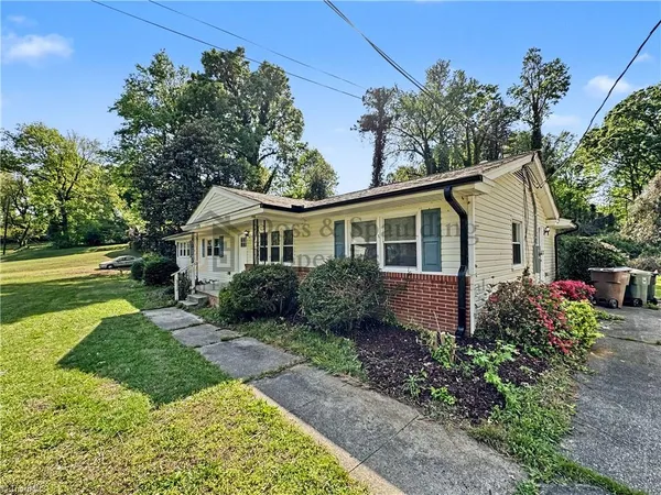 $1,950 | 3419 Wilshire Drive, Greensboro, NC 27408