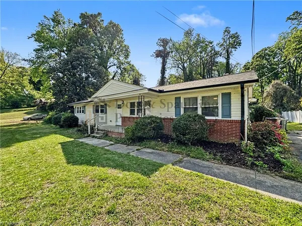 $1,950 | 3419 Wilshire Drive, Greensboro, NC 27408