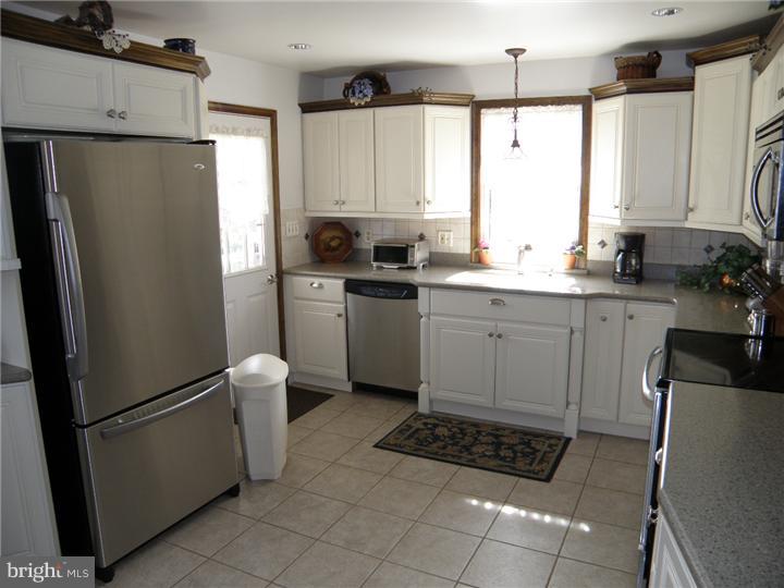 862 Willow Road Hellertown, PA 18055 - Photo 8 of 25 Kitchen