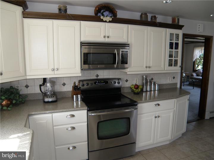862 Willow Road Hellertown, PA 18055 - Photo 9 of 25 Kitchen