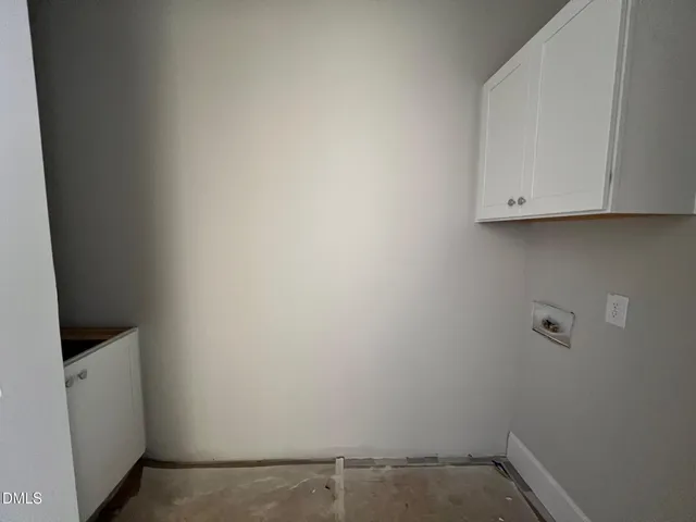 a picture of a bathroom sink