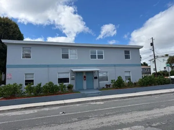 $1,600 | 1913 Division Avenue, Unit 101, West Palm Beach, FL 33407