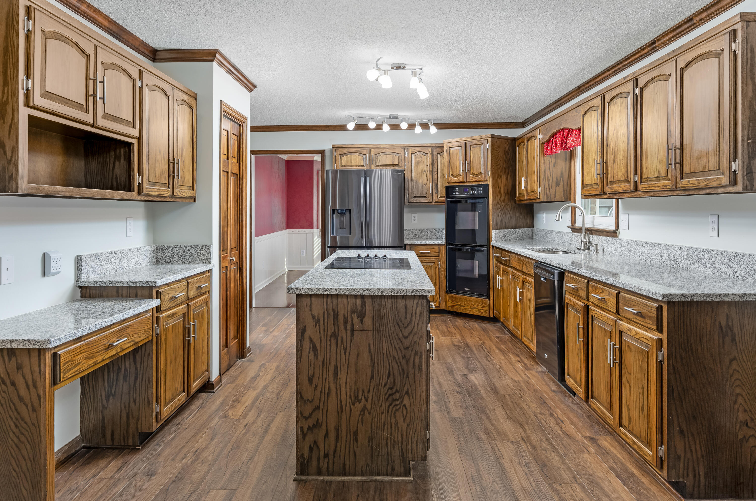 3980 Bow Street Cleveland, TN 37312 - Photo 5 of 52 Kitchen with Island