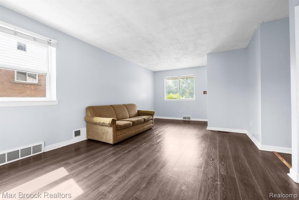18375 East 13 Mile Road Fraser, MI 48026 - Photo 5 of 26