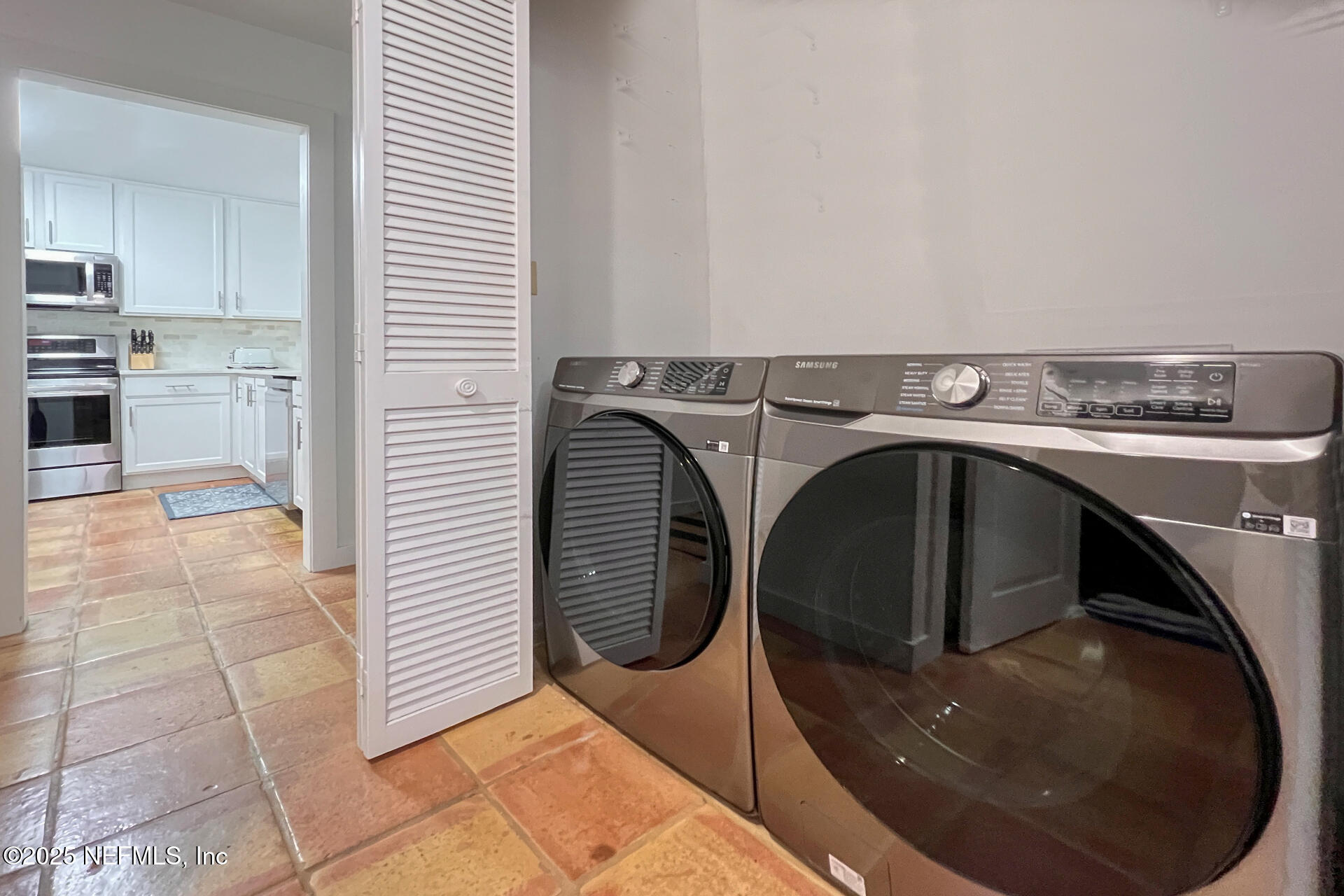 3426 Sea Marsh Road Fernandina Beach, FL 32034 - Photo 18 of 39 a utility room with washer and dryer