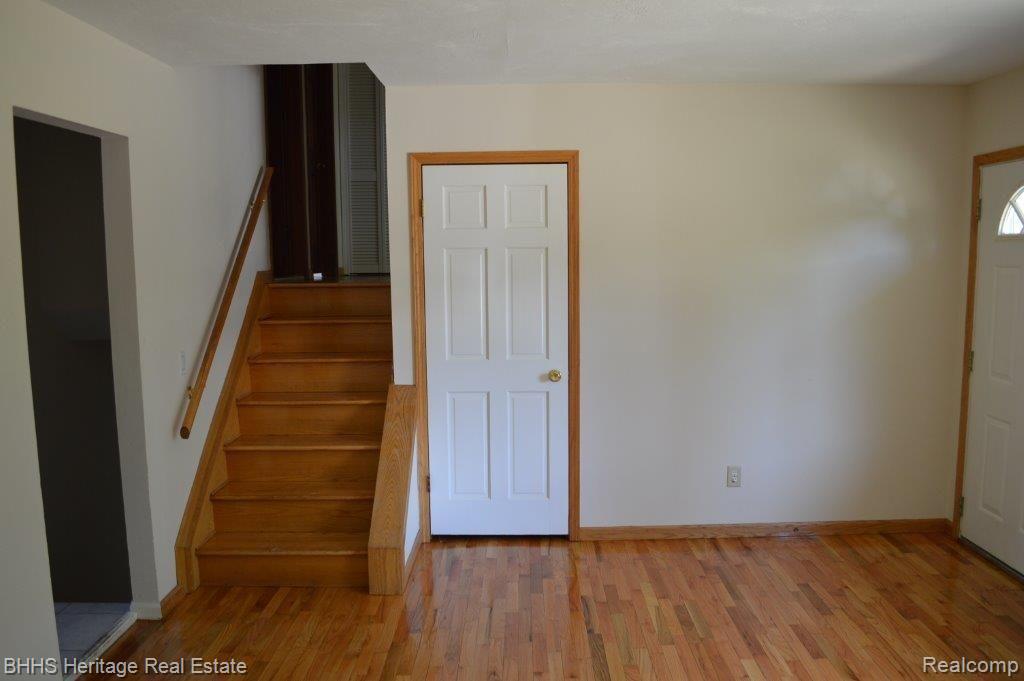 5462 Greenfield Road Brighton, MI 48114 - Photo 10 of 28 46485.jpg