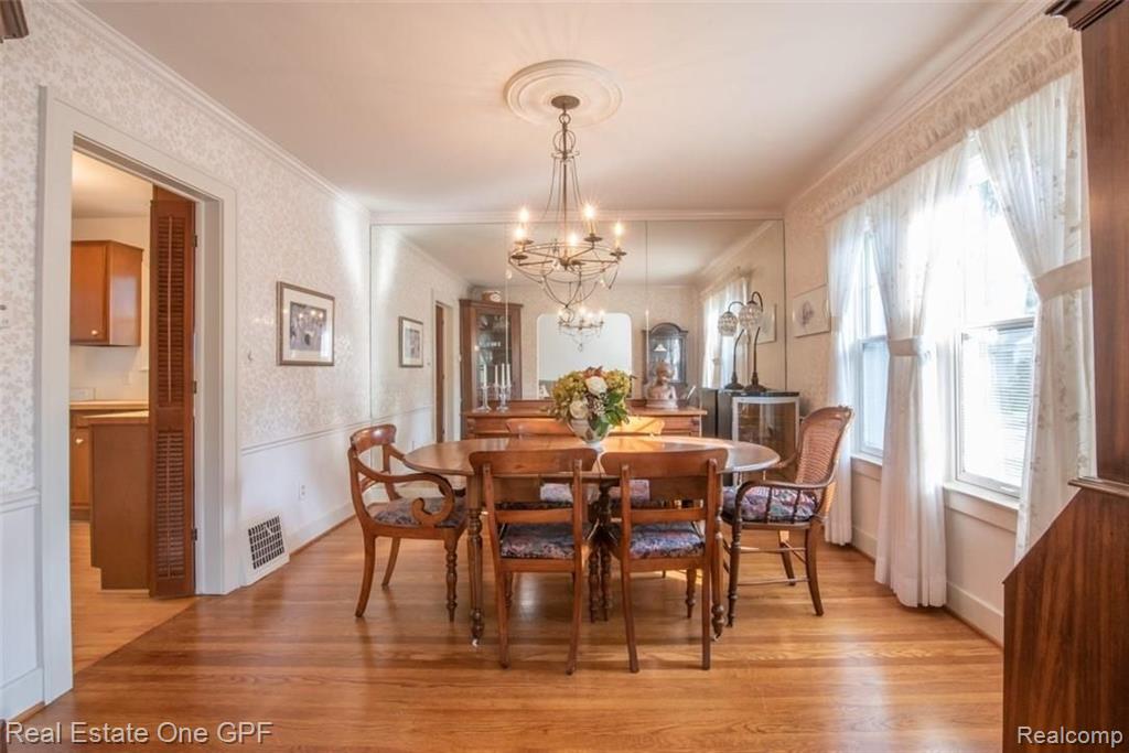 98 Mapleton Road Grosse Pointe Farms, MI 48236 - Photo 6 of 37