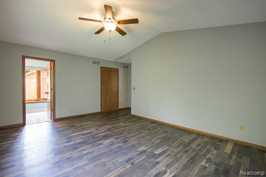 22140 River Ridge Trail Farmington Hills, MI 48335 - Photo 12 of 27