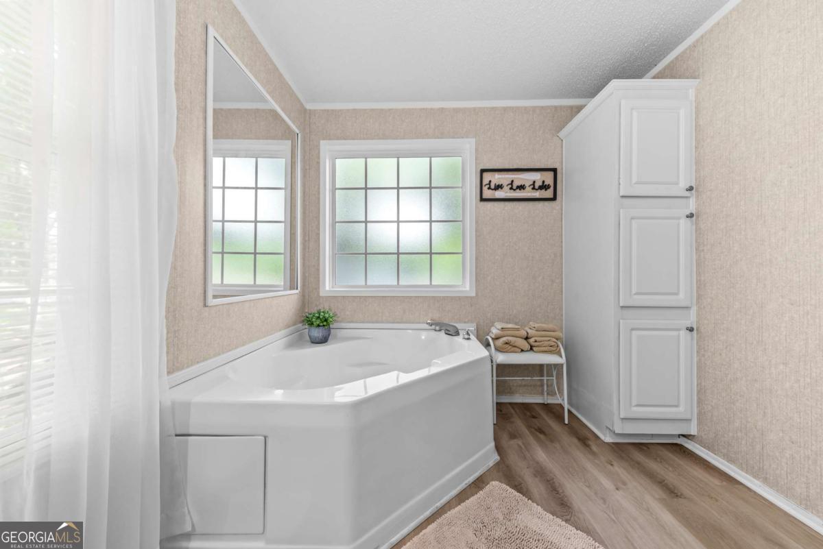 194 Phillips Road Eatonton, GA 31024 - Photo 23 of 57 a bathroom with a sink and a bathtub