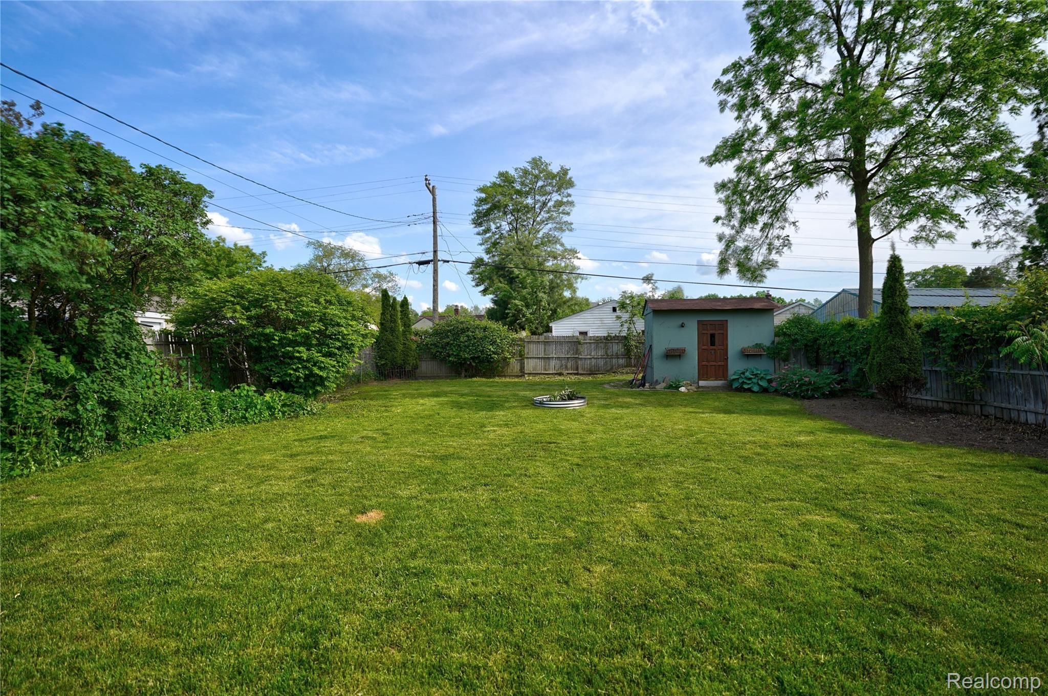 3865 Elmhurst Road Waterford, MI 48328 - Photo 46 of 49 3865 Elmhurst Rd 09.jpg