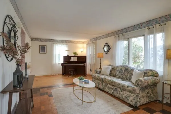 $599,900 | 42 Lantern Lane, Burlington, MA 01803