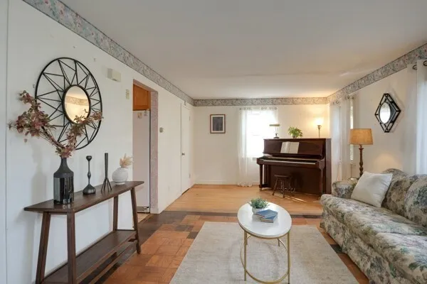 $599,900 | 42 Lantern Lane, Burlington, MA 01803