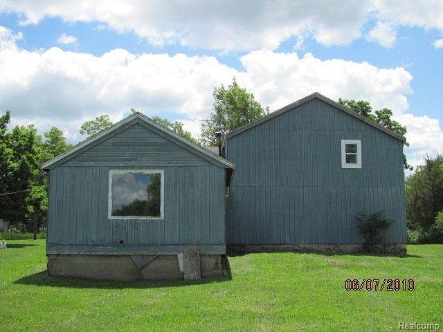 4072 Genesee Road Lapeer, MI 48446 - Photo 8 of 9 2 Rear