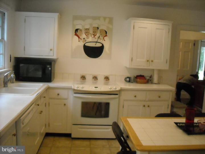 800 Northbrook Road West Chester, PA 19382 - Photo 14 of 25 Kitchen