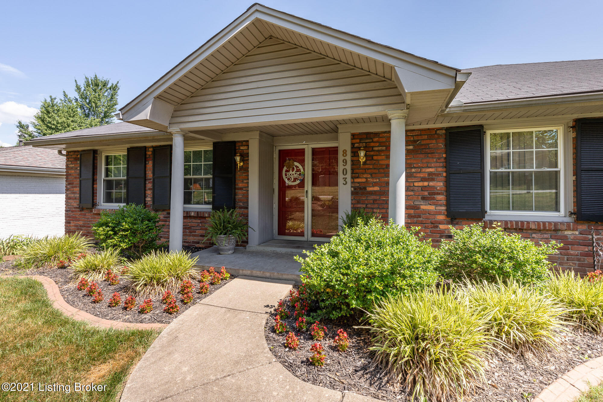 8903 La Costa Road Louisville, KY 40299 - Photo 5 of 43 Front walk