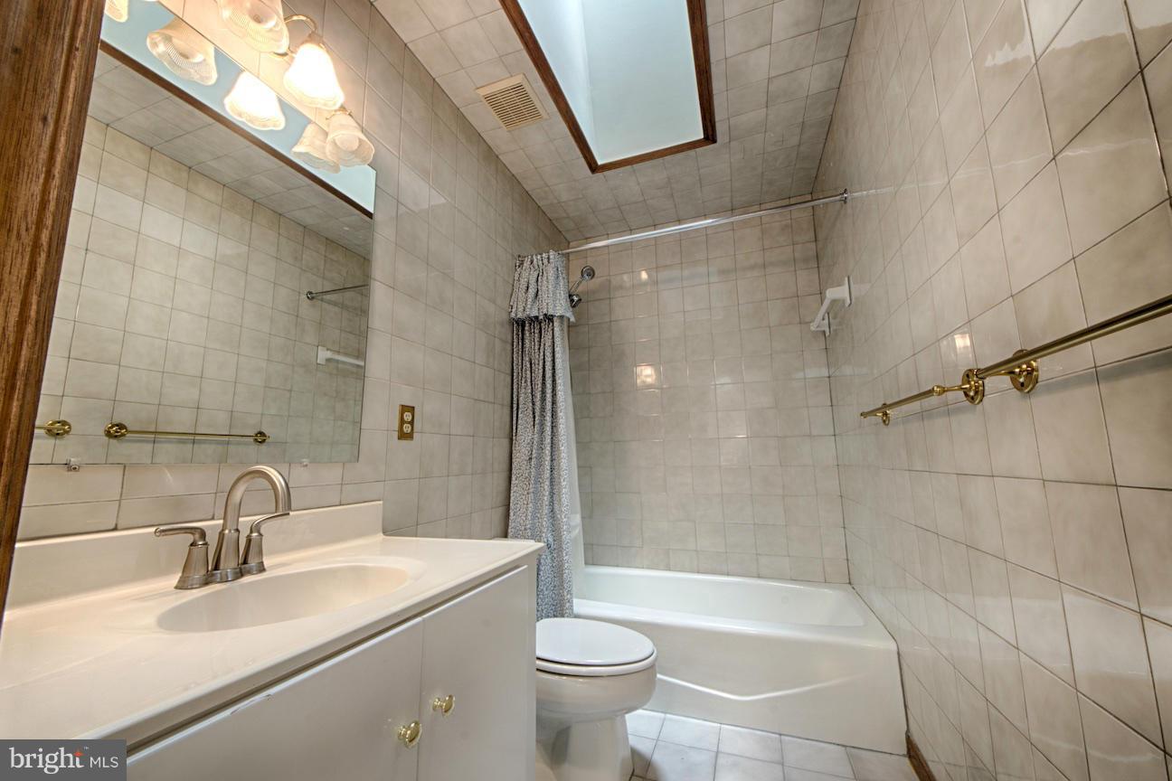 6308 Walhonding Road Bethesda, MD 20816 - Photo 14 of 22 Bath
