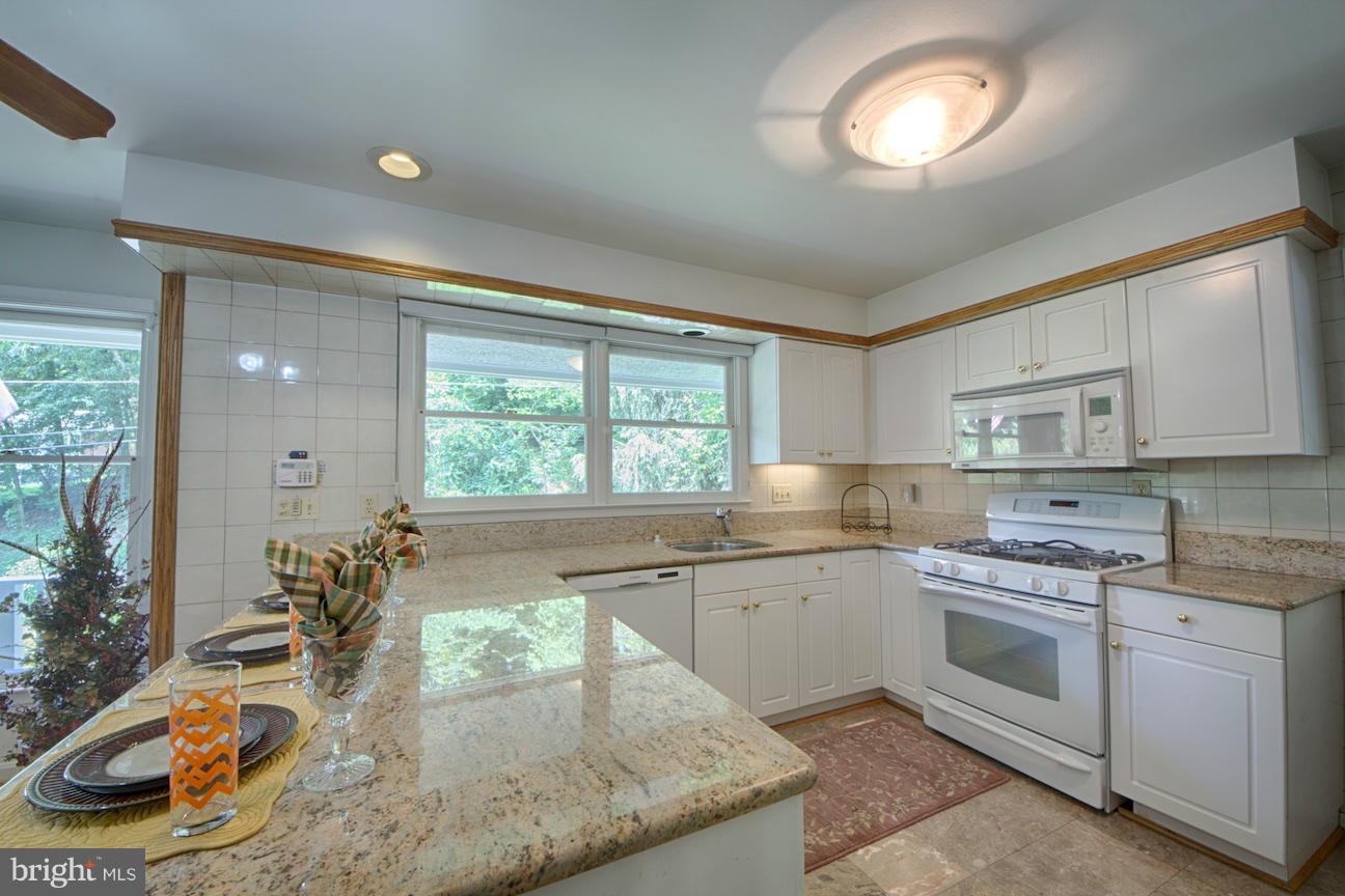 6308 Walhonding Road Bethesda, MD 20816 - Photo 3 of 22 Kitchen